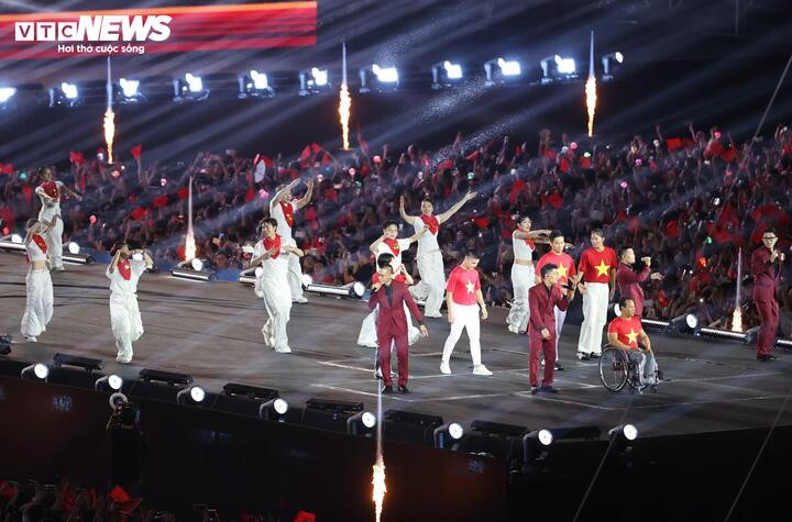 Chương trình cũng vinh danh các gương mặt tiêu biểu của thể thao Việt Nam.