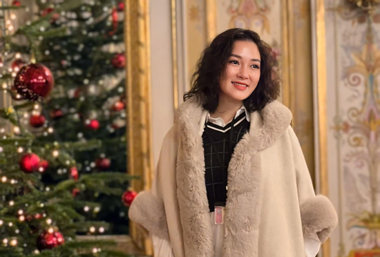 Làn da đẹp căng bóng ở tuổi 39 của Hoa hậu Nguyễn Thị Huyền