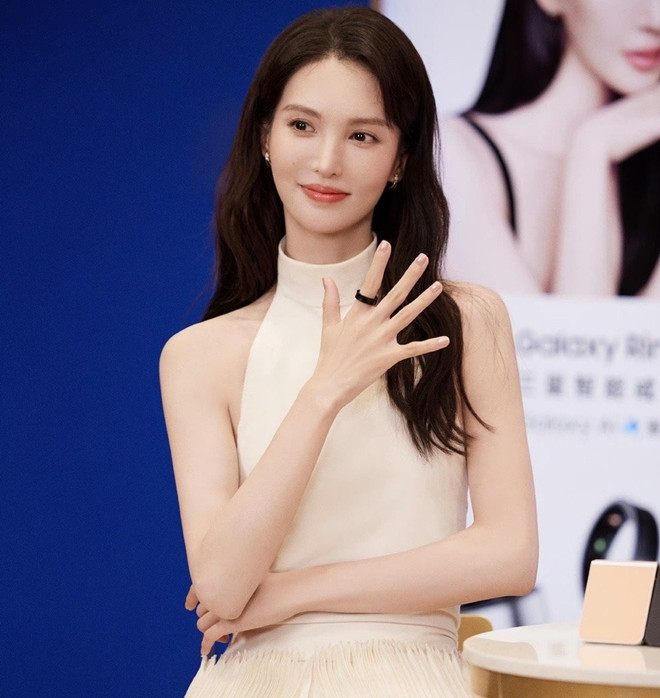 “Mỹ nhân” Cbiz Kim Thần giữ dáng và nhan sắc nhờ kỷ luật thép