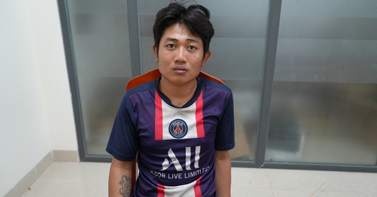 Nam thanh niên đập phá hơn 10 ô tô vì lý do khiến nhiều người 'ngã ngửa'