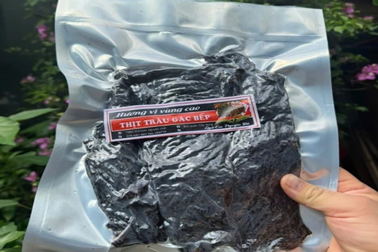 Nóng: Cả làng sản xuất hàng nghìn tấn thịt trâu gác bếp giả