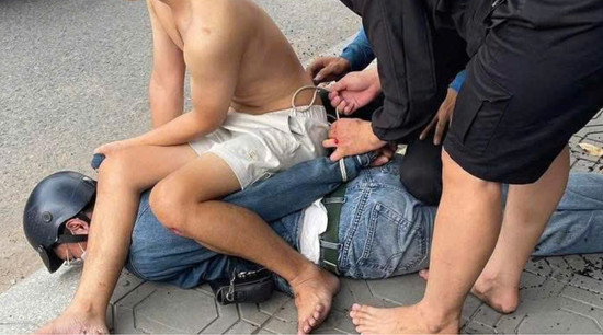 Bắt kẻ đeo thử lắc vàng rồi bỏ trốn ở TP.HCM