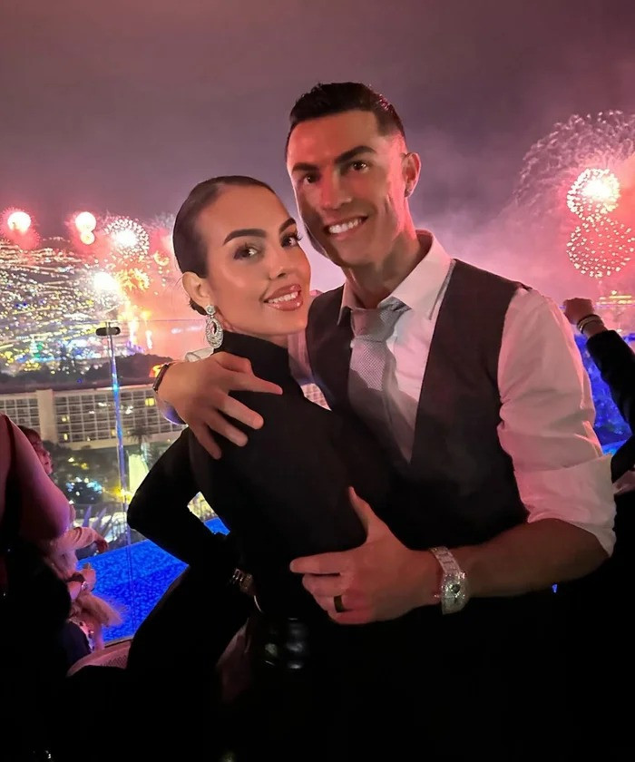 Body đỉnh hết nước chấm của mỹ nhân vừa được Ronaldo cầu hôn