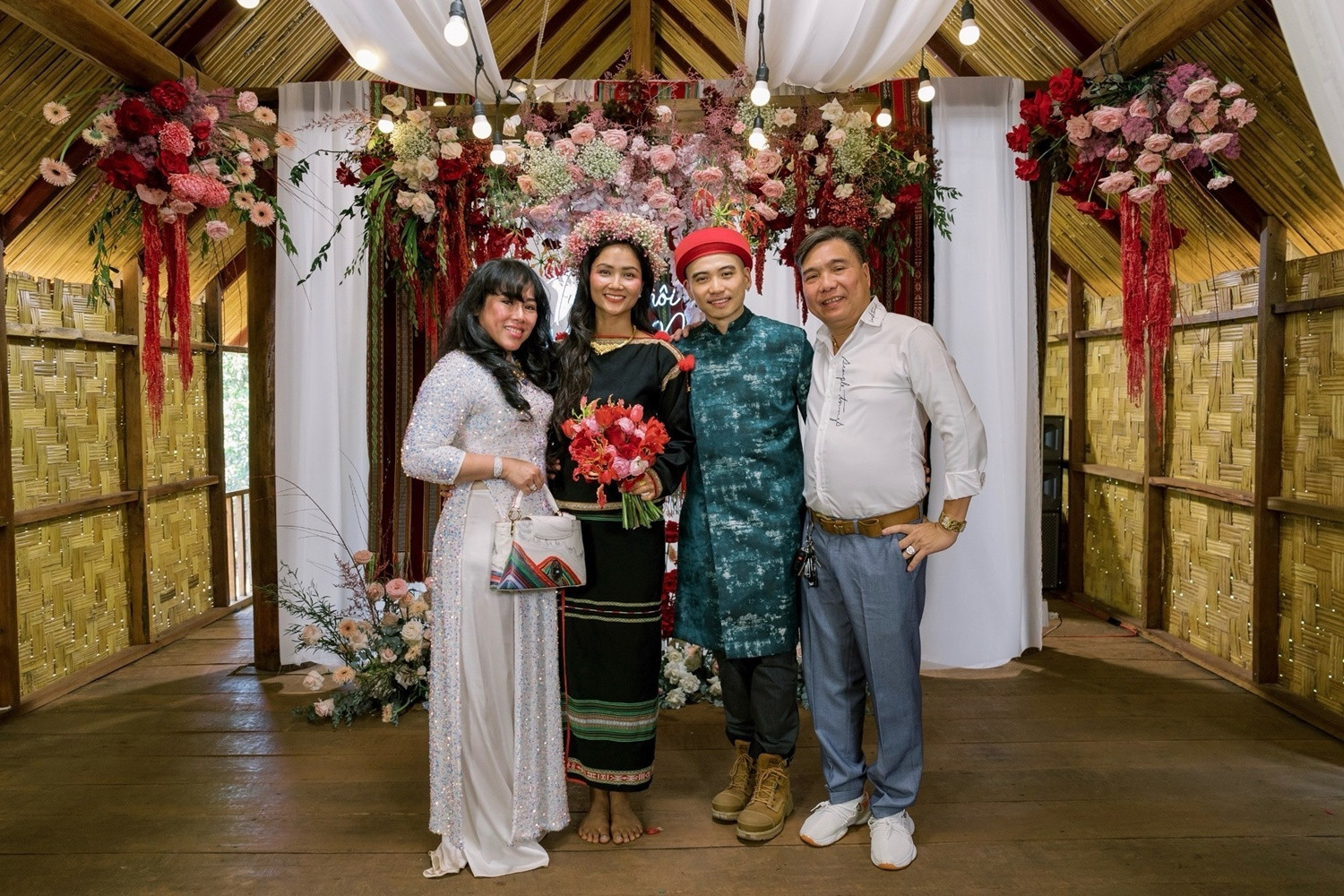 HHen Niê tiết lộ lý do đi chân trần trong đám cưới