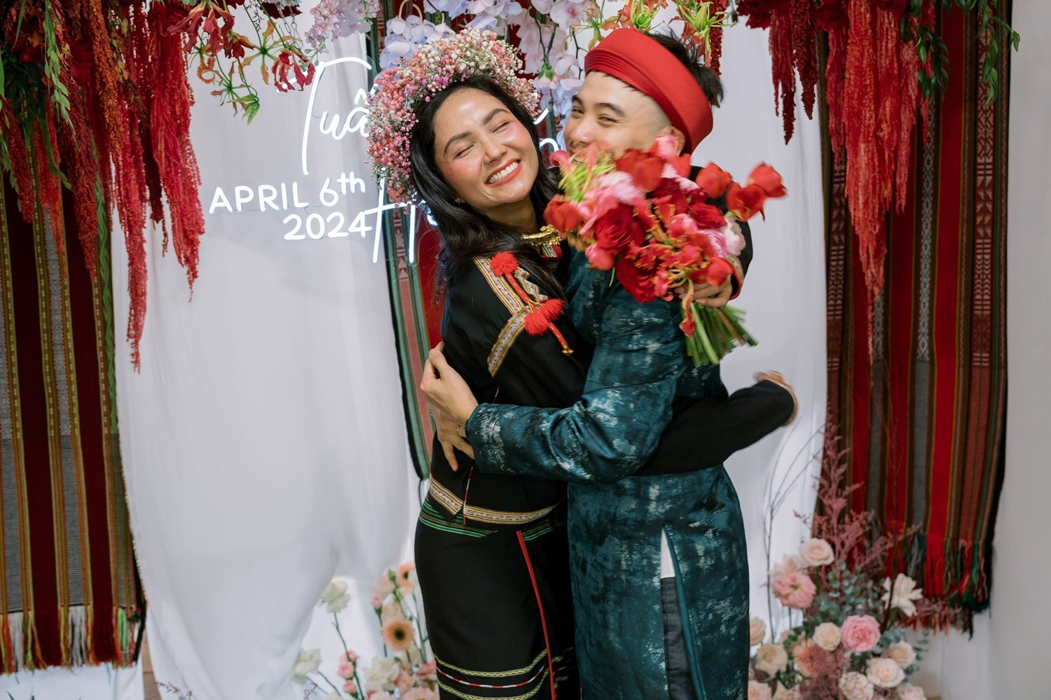 HHen Niê tiết lộ lý do đi chân trần trong đám cưới