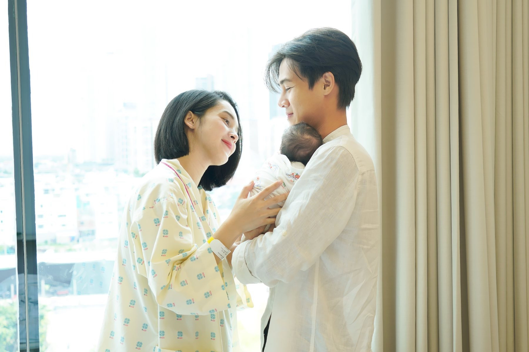 Quỳnh Lương sinh con gái cho chồng thiếu gia nhan sắc đi đẻ đẹp cỡ nào