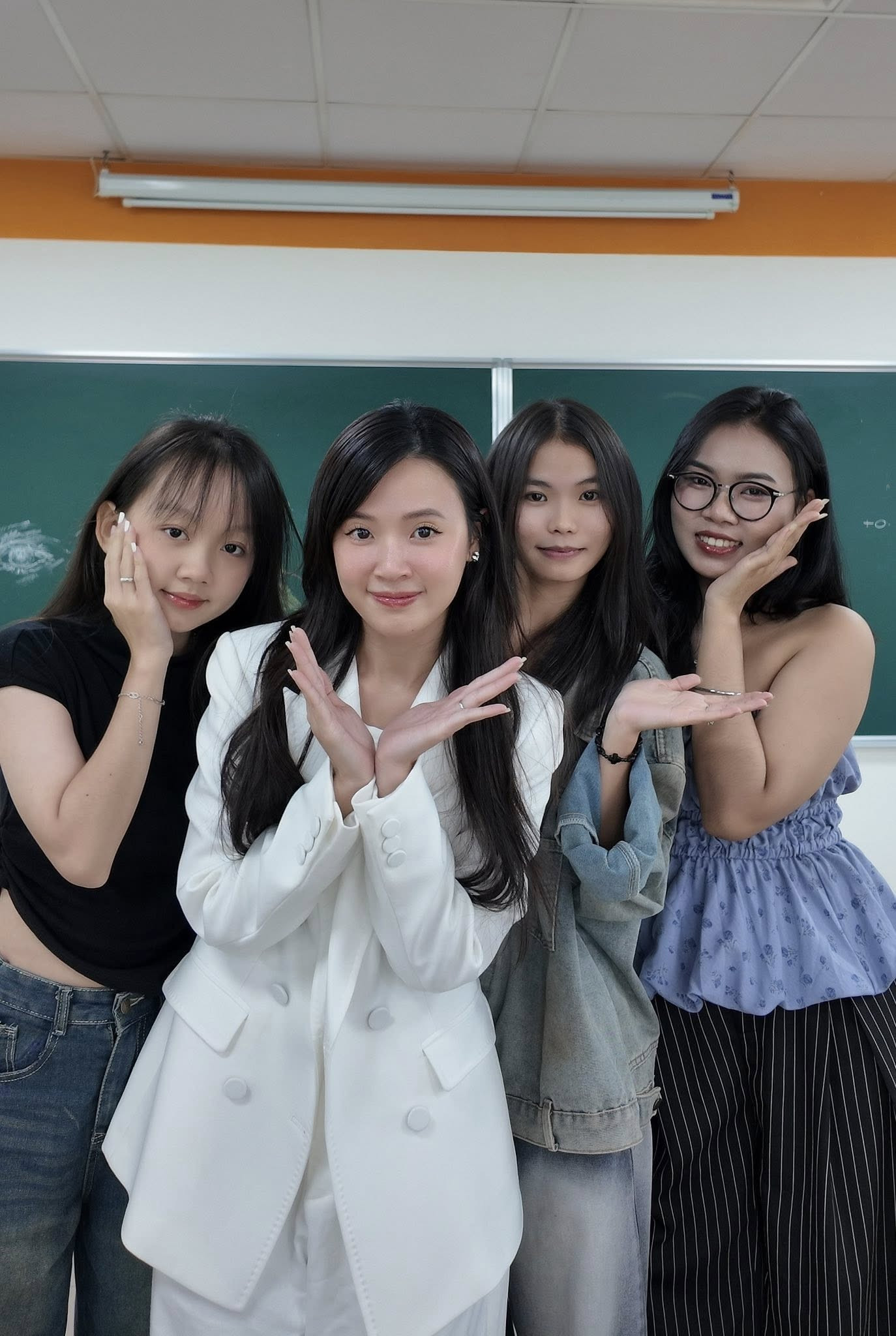 Rò rỉ clip cam thường bóc triệt để nhan sắc thật của Midu