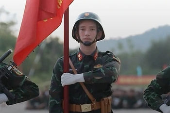 Video Thượng úy Lê Hoàng Hiệp ở 'Sao nhập ngũ' hút hơn 80.000 lượt xem