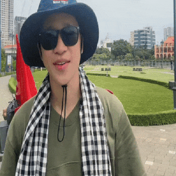 Thanh niên đạp xe từ Bắc vào Nam dịp 30/4, giờ đạp ngược từ Nam ra Bắc đón 2/9: Đã tìm ra chiếc xe khổ nhất Việt Nam!