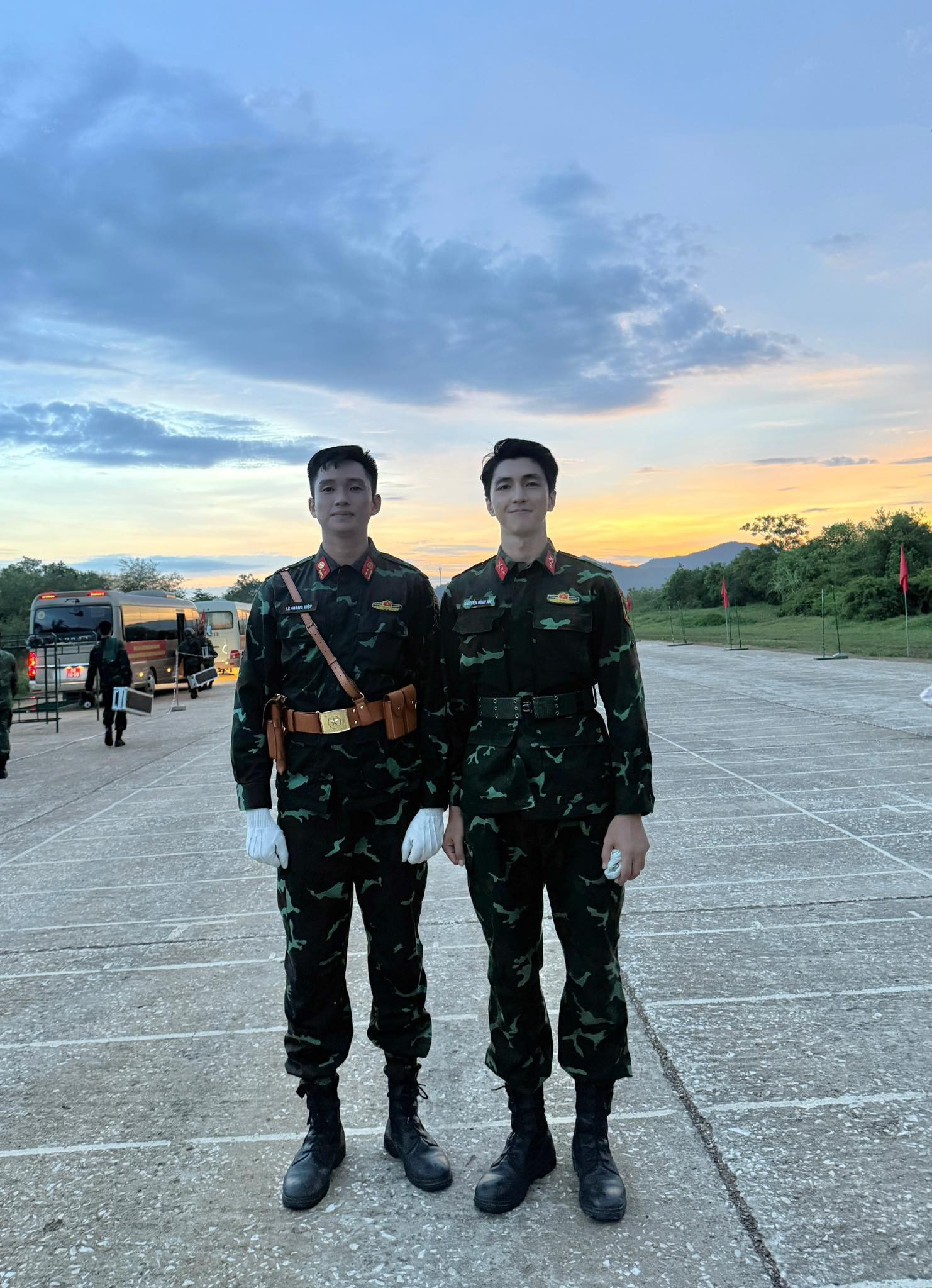 binh an tung anh do chieu cao net cang ben thuong uy le hoang hiep lien bi soi ngay 1 chi tiet la 12f81c244b2a4b17b6eac7 991.jpg