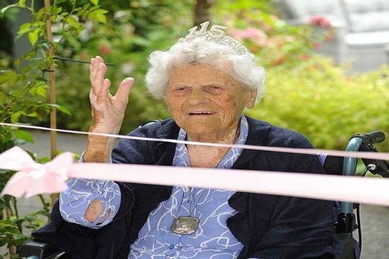 Danh sách các nước có tỷ lệ người sống thọ nhất hé lộ số cụ 100 tuổi ở Việt Nam