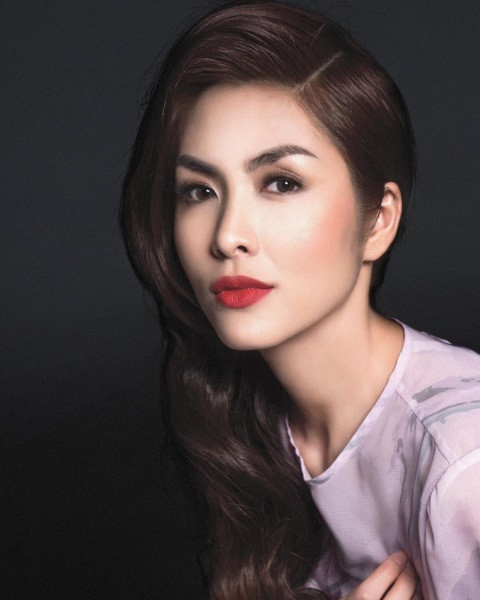 Hà Tăng suýt không nhận ra chính mình sau khi trang điểm đậm