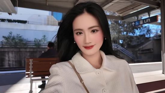 Hoa hậu Ý Nhi đi xin việc làm ở Úc, nhan sắc ngày càng thăng hạng