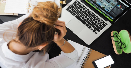 Mẹ kế ép tôi ở lại xứ người kiếm tiền, gửi về cho em trai cưới vợ, mua xe