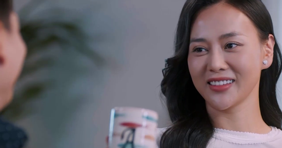 Mỹ Anh  'dằn mặt' nữ nhân viên mới của chồng