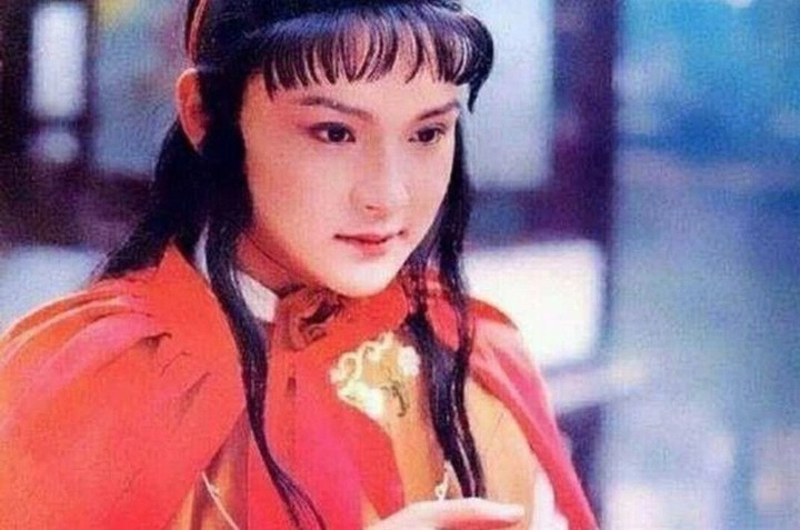 Ngoại hình thư sinh của Giả Bảo Ngọc do Âu Dương Phấn Cường đóng trong