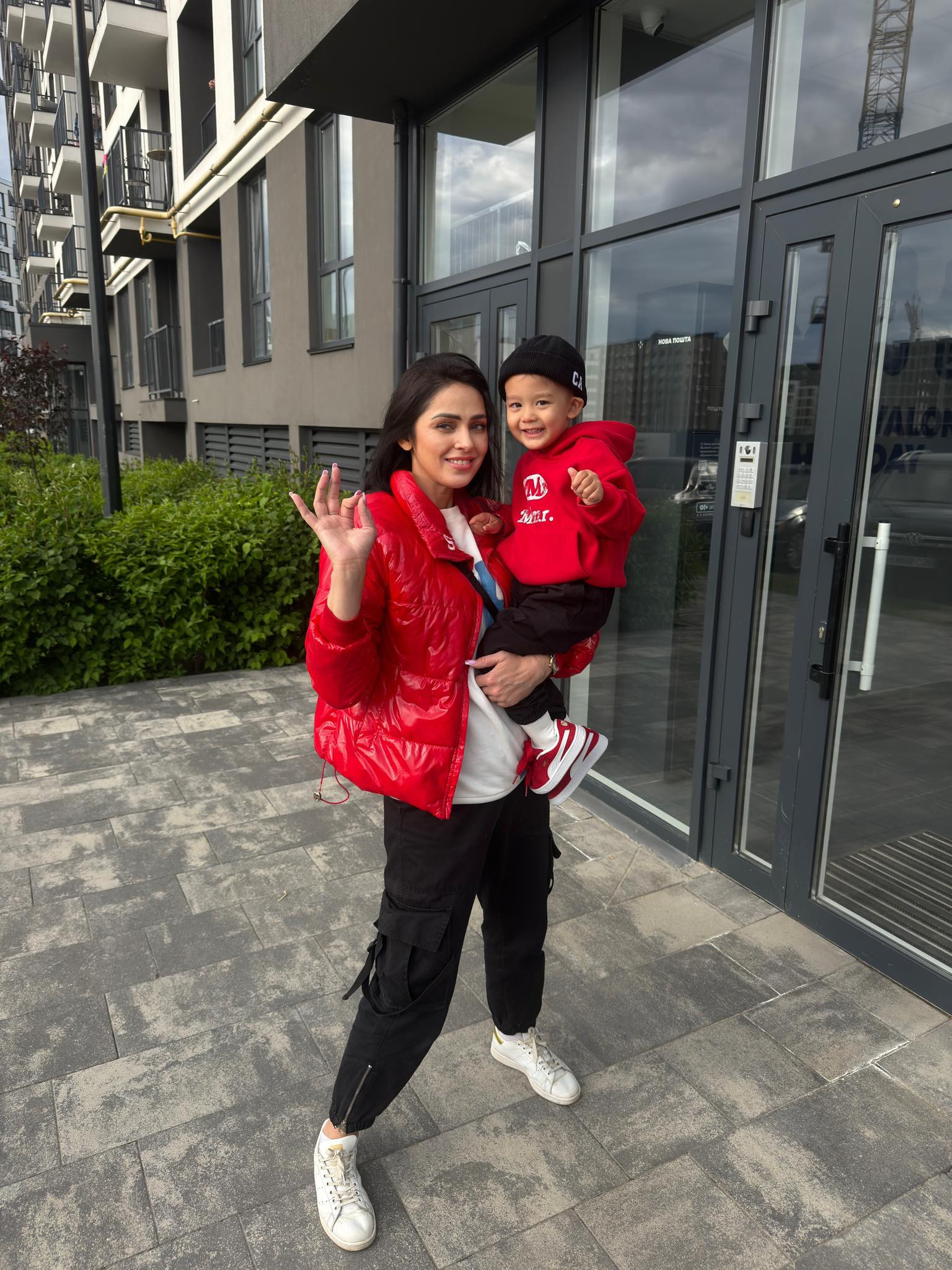 Phát sốt diện mạo quá trẻ đẹp mẹ vợ người ngoại quốc của thủ môn Bùi Tiến Dũng