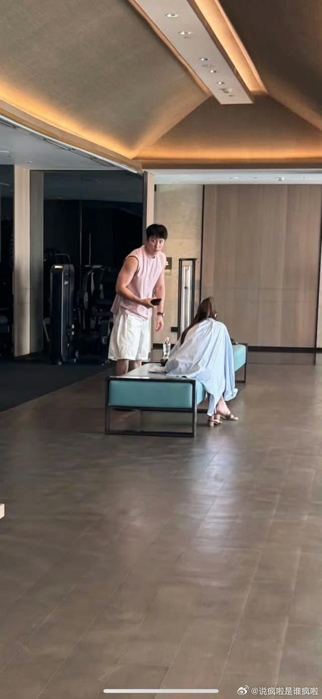 Xôn xao tin đồn Địch Lệ Nhiệt Ba tái hợp bạn trai vũ phu