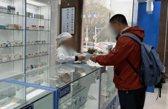 Bị vợ phát hiện ngoại tình sau khi mua thuốc tránh thai, người đàn ông kiện hiệu thuốc với tội danh xâm phạm quyền riêng tư