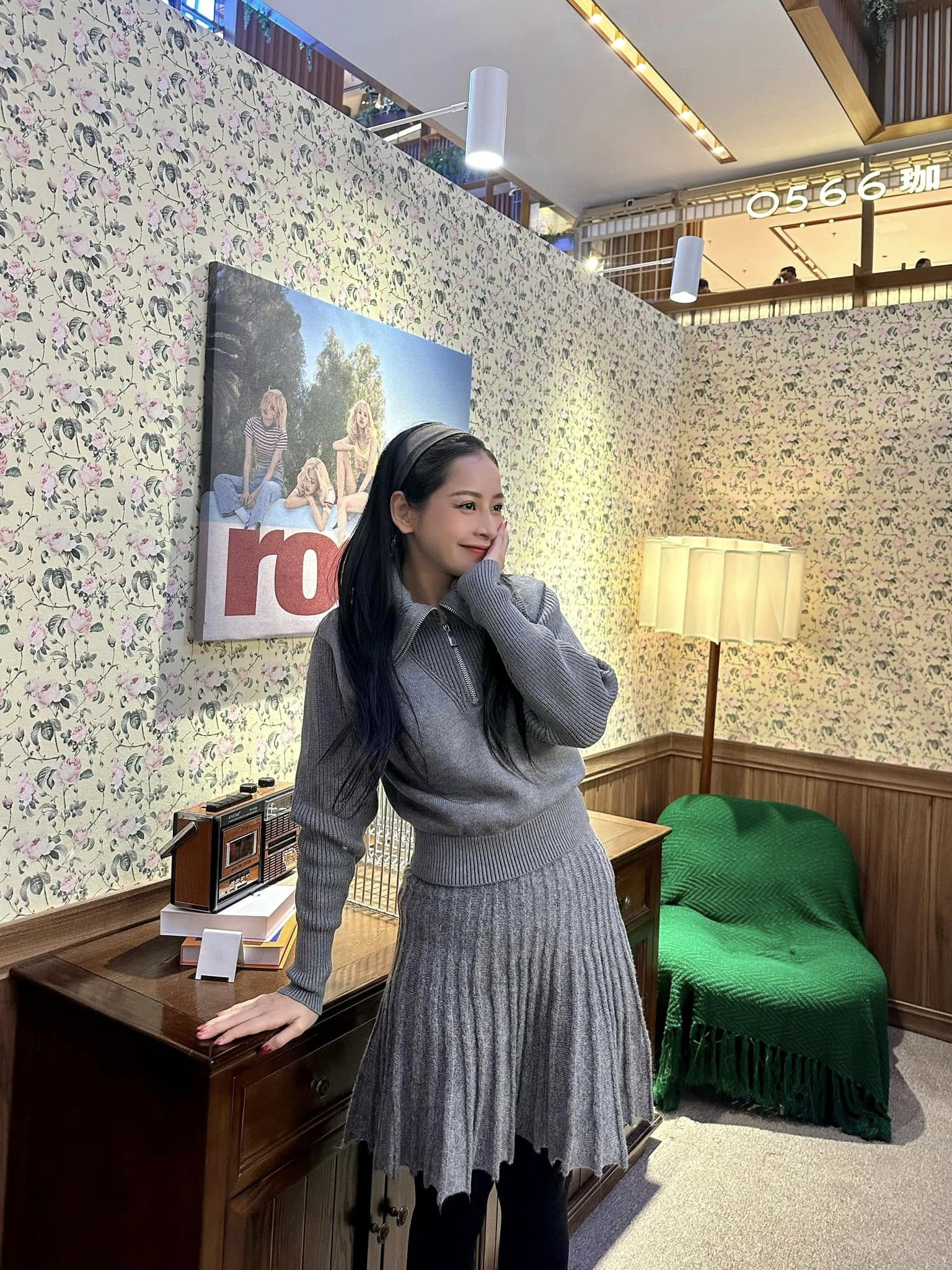 Chi Pu nổi bật với gu thời trang từ Việt Nam đến thảm đỏ quốc tế- Ảnh 7.