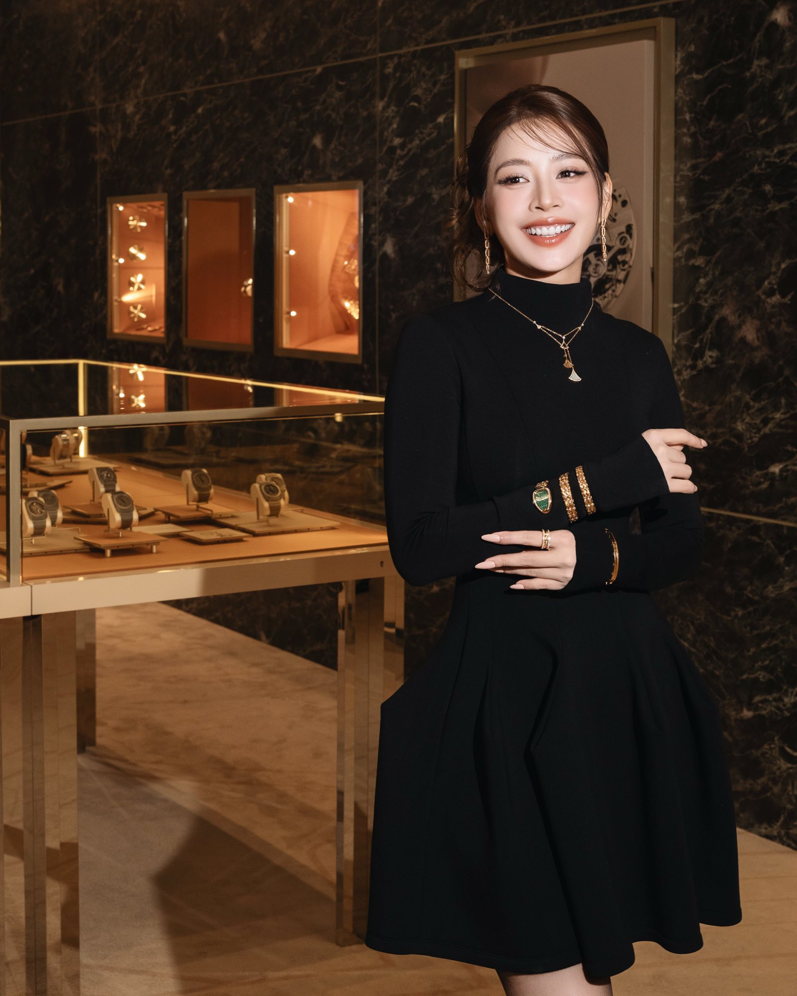 Chi Pu nổi bật với gu thời trang từ Việt Nam đến thảm đỏ quốc tế- Ảnh 4.