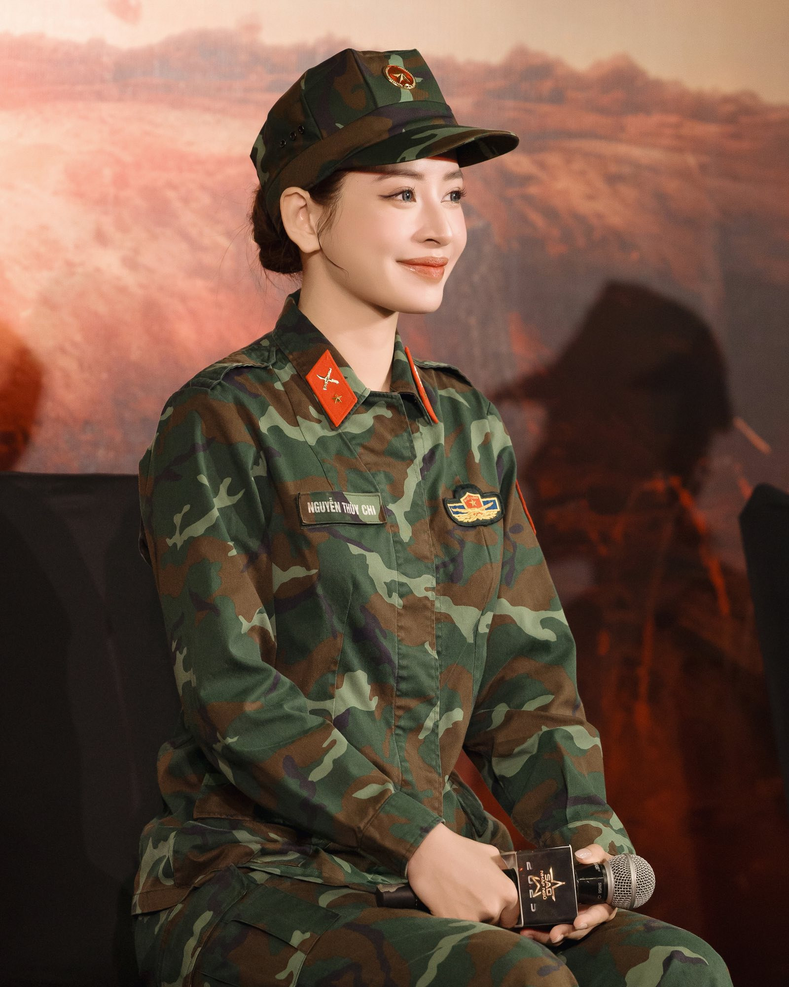 Chi Pu nổi bật với gu thời trang từ Việt Nam đến thảm đỏ quốc tế- Ảnh 1.