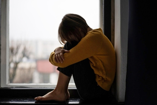 Chờ đợi 10 năm để ly hôn, chồng bất ngờ đem về tờ giấy khiến vợ rụng rời