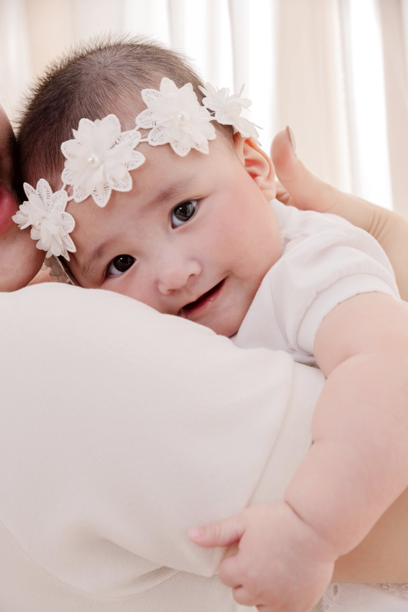 Hai nhóc tỳ nhà diễn viên Chi Bảo gây sốt nhờ vẻ ngoài tựa thiên thần nhí