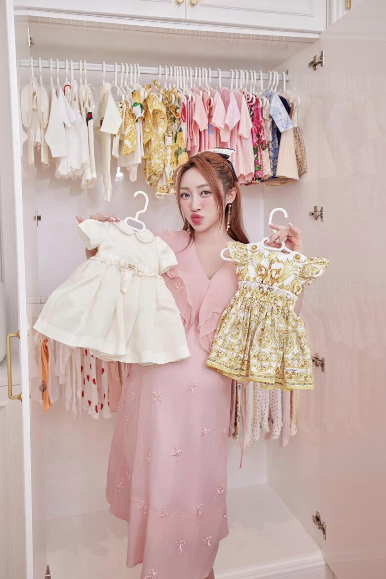 Hai nhóc tỳ nhà diễn viên Chi Bảo gây sốt nhờ vẻ ngoài tựa thiên thần nhí