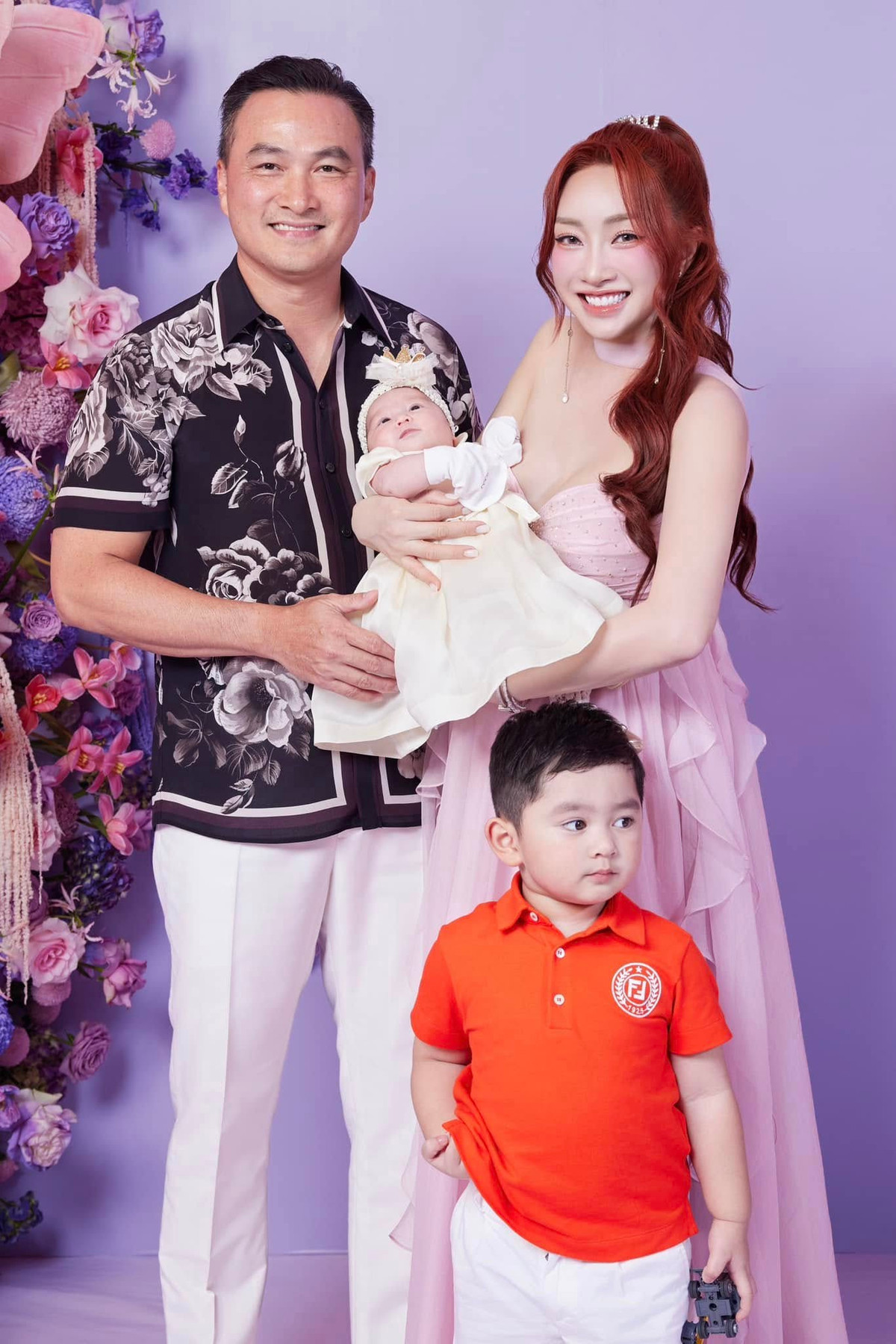 Hai nhóc tỳ nhà diễn viên Chi Bảo gây sốt nhờ vẻ ngoài tựa thiên thần nhí