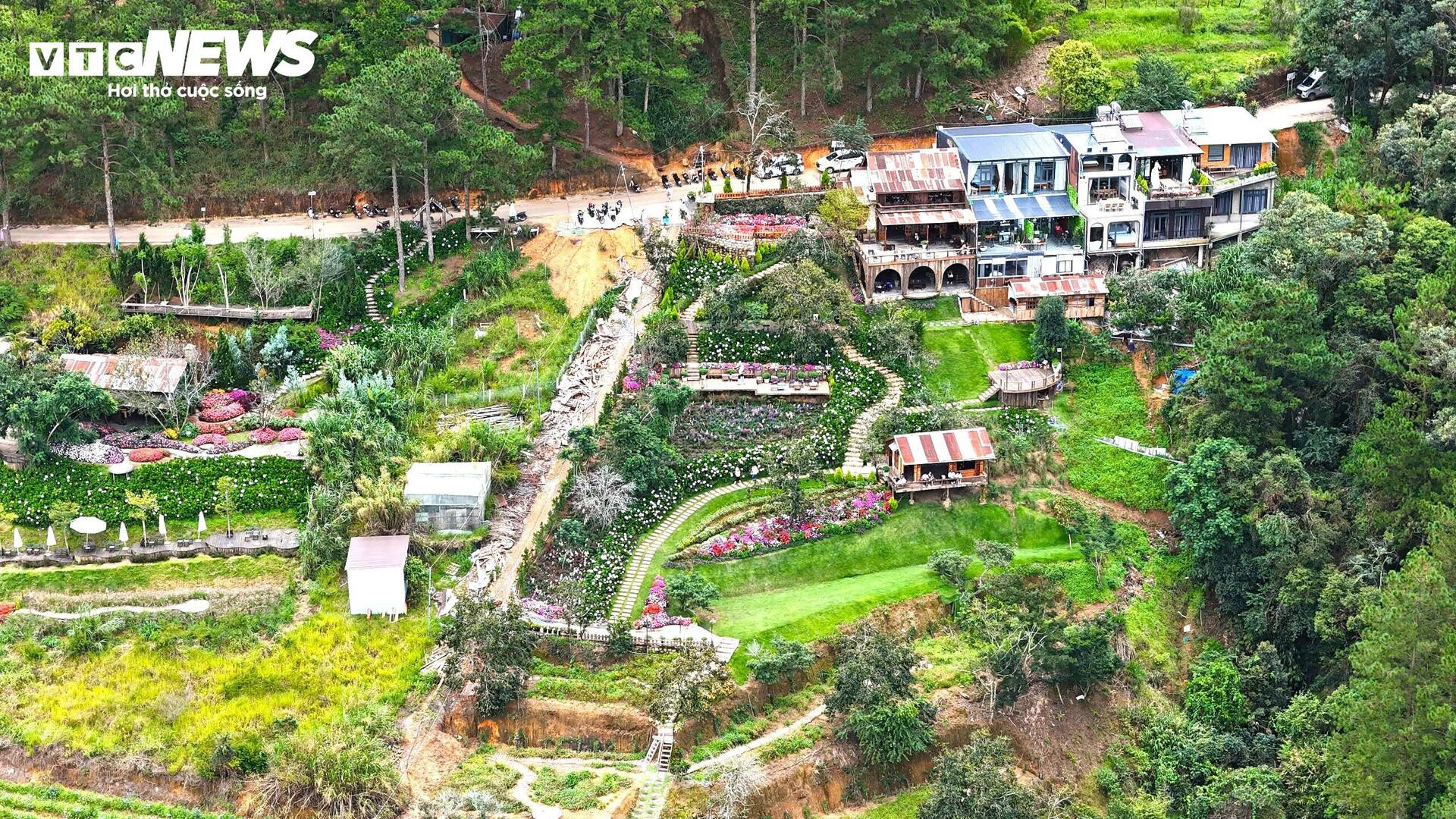 Những quán cà phê chênh vênh mùa mưa, sạt lở rình rập ở Đà Lạt - 6