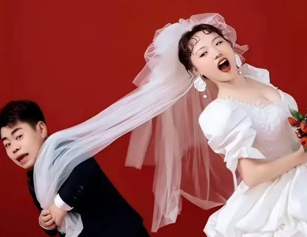 Chàng trai cao 1m28 cưới vợ cao 1m7, choáng với quà cưới giá trị