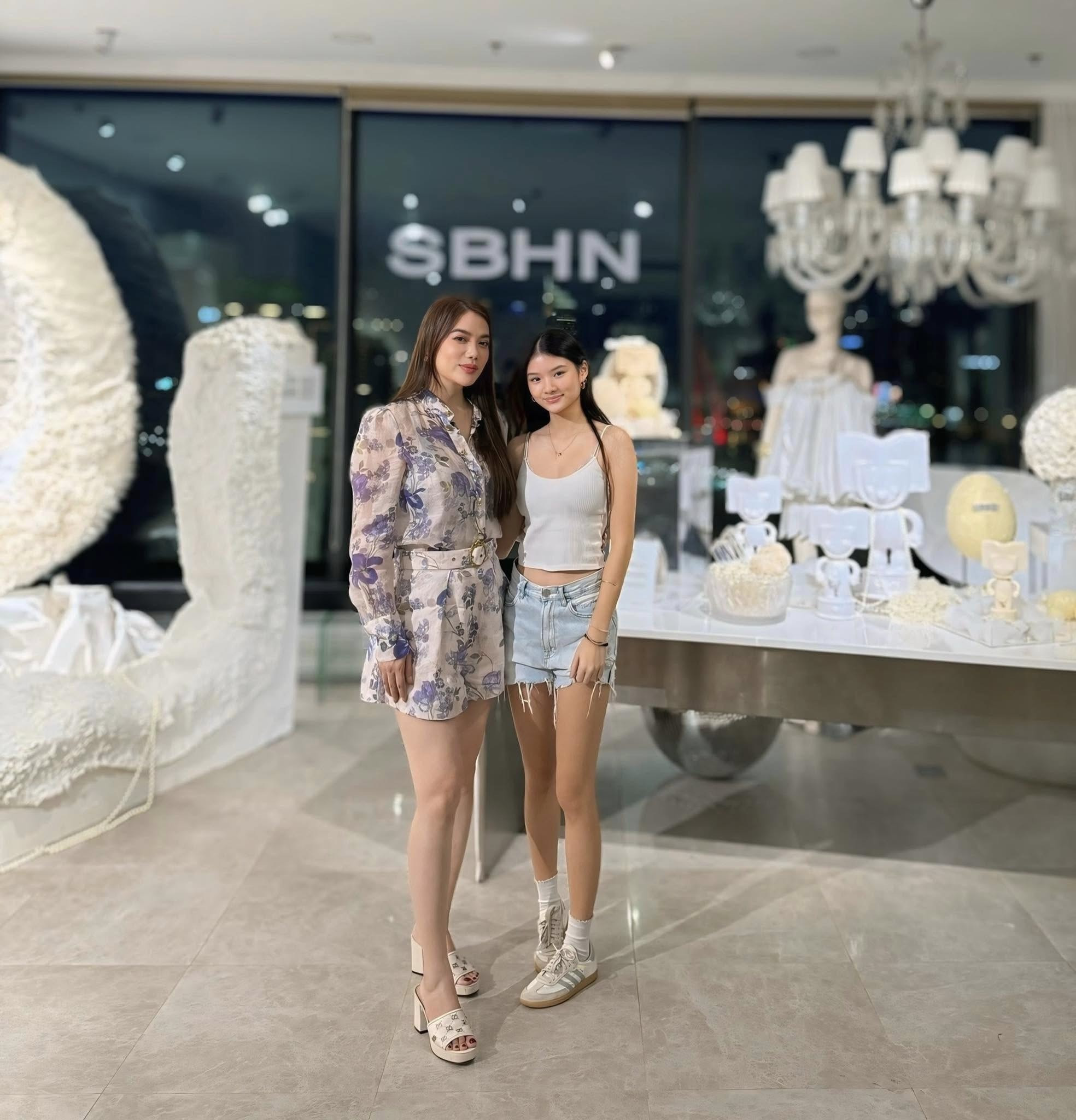 Con gái 17 tuổi của Trương Ngọc Ánh lớn giật mình ngày càng bạo trong cách ăn mặc