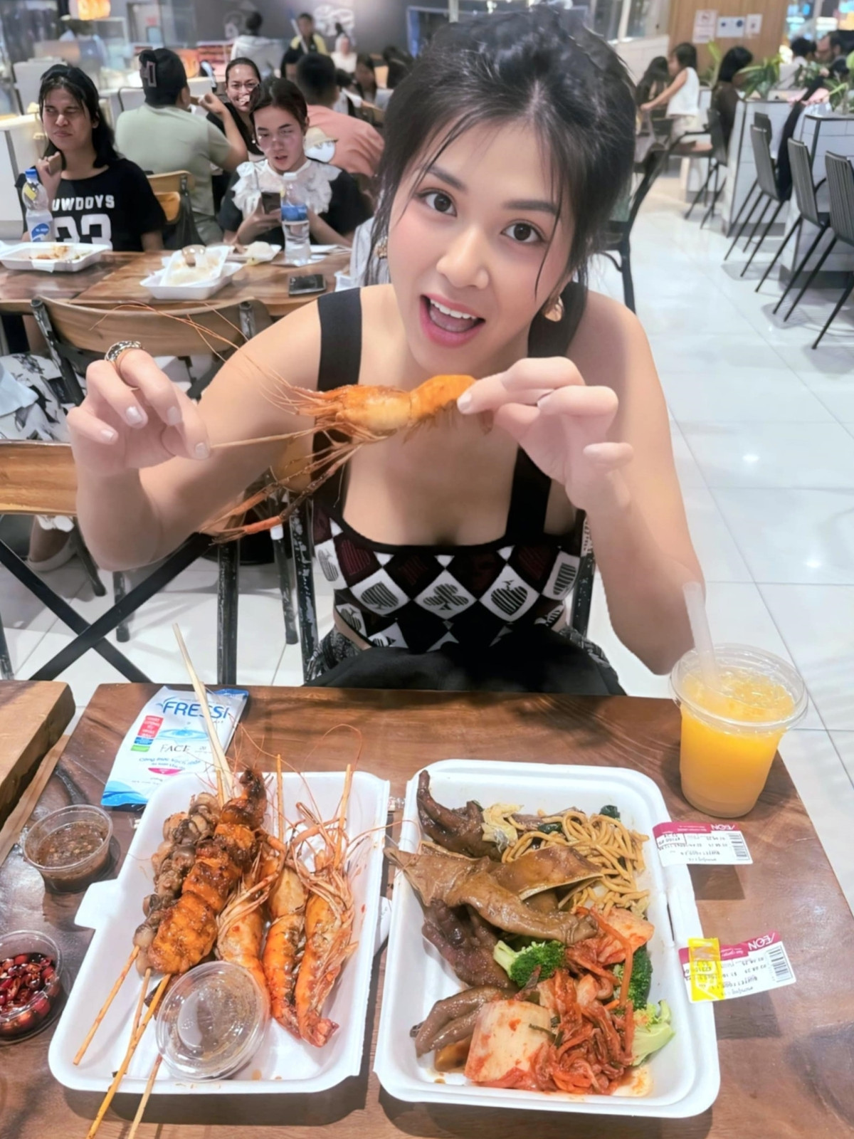 Hoa hậu Oanh Yến nghỉ dưỡng một tuần, thưởng thức ẩm thực Campuchia giữa áp lực nợ nần- Ảnh 4.