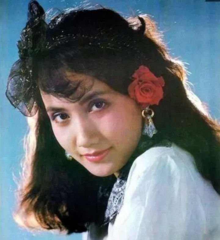 Nữ diễn viên lao vào những cuộc tình chóng vánh sau khi ly hôn.