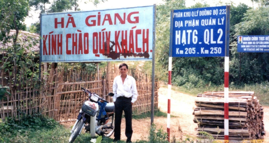 'Phượt thủ đời đầu' lái xe máy 6 cây vàng đi du lịch, có loạt ảnh gây sốt mạng