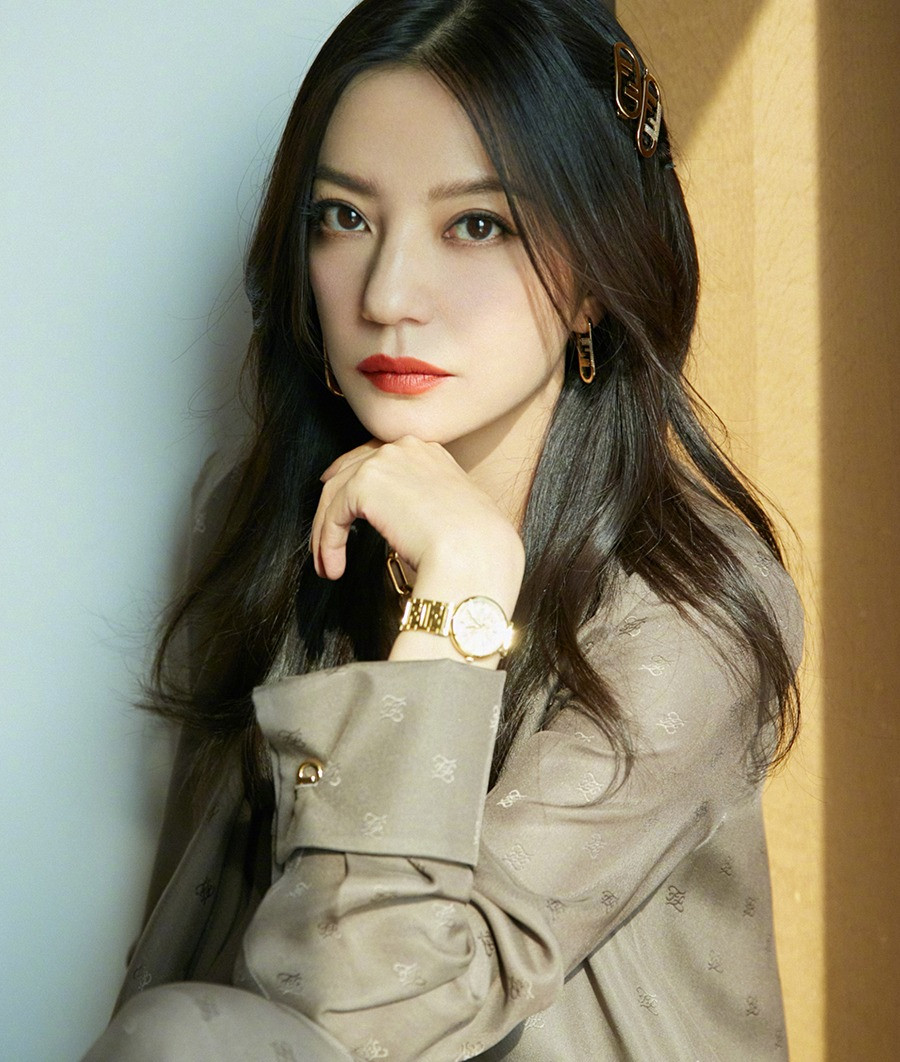 Triệu Vy muốn đưa con gái vào showbiz sau khi tiêu tán tài sản nghìn tỷ