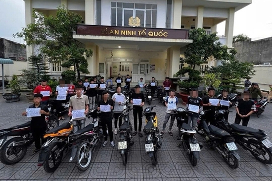 24 ‘quái xế’ che biển số để đua xe phải ‘lên phường’ lúc nửa đêm