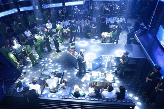 400 công an đột kích nhà hàng, vũ trường, phát hiện 145 người dương tính ma tuý