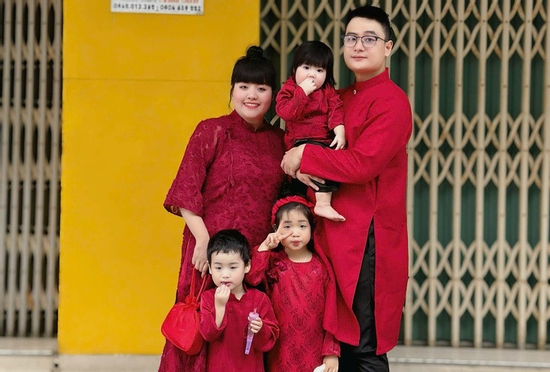 Cặp đôi Đà Nẵng gây sốt mạng khi 3 con đều sinh thường vào ngày 5/9