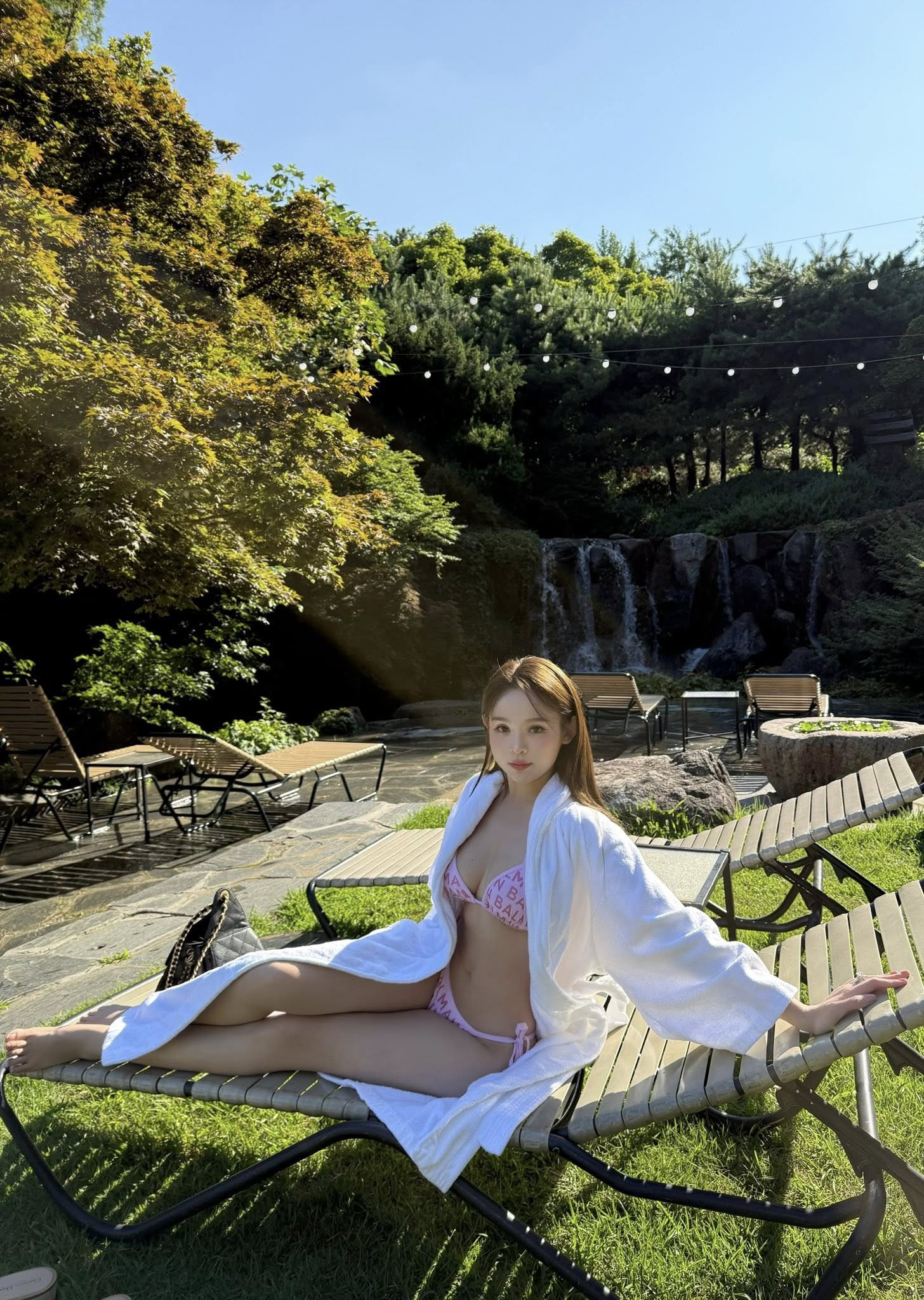 Phú bà Huyền Baby gây nghẹt thở khi tung loạt ảnh diện biniki 2 mảnh nhỏ xíu