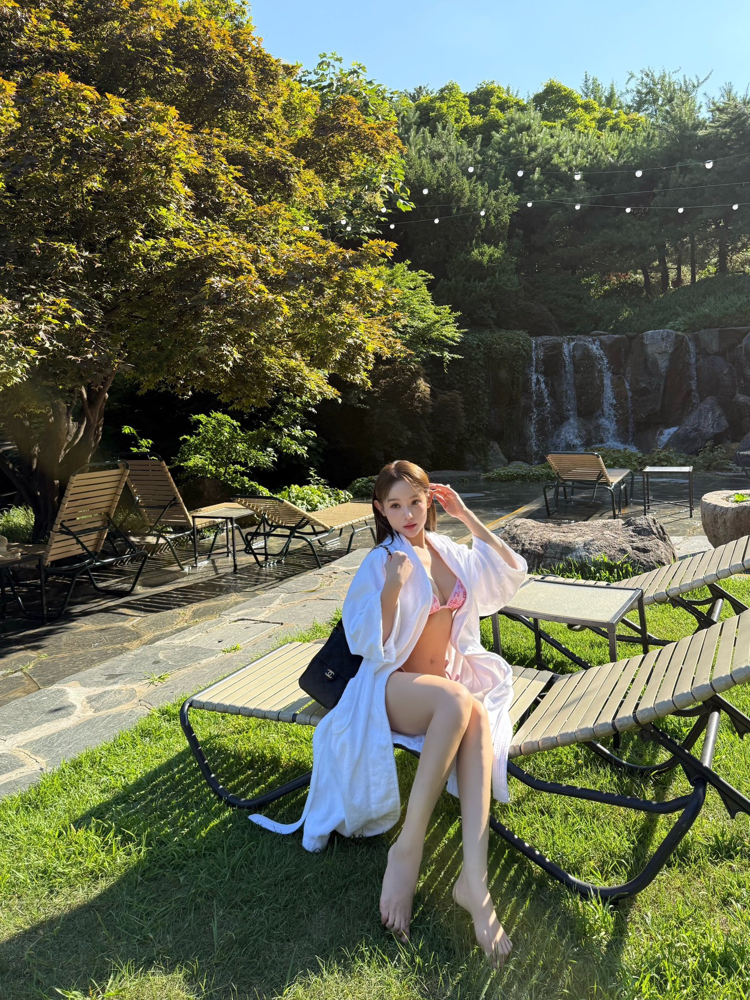 Phú bà Huyền Baby gây nghẹt thở khi tung loạt ảnh diện biniki 2 mảnh nhỏ xíu