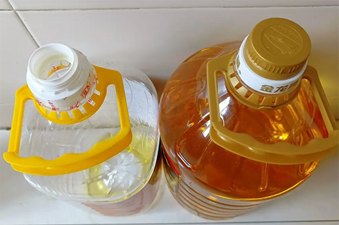Dầu ăn là sản phẩm ít được quan tâm về hạn sử dụng nhất. (Ảnh: Sohu)