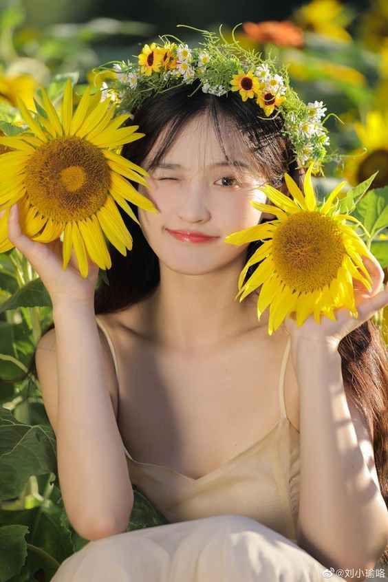 Kể từ ngày mai, thứ Hai 18/8/2025, 3 con giáp 'may mắn rơi xuống đầu', sự nghiệp thăng hoa, tài lộc chảy ào ào vào túi - Ảnh 2