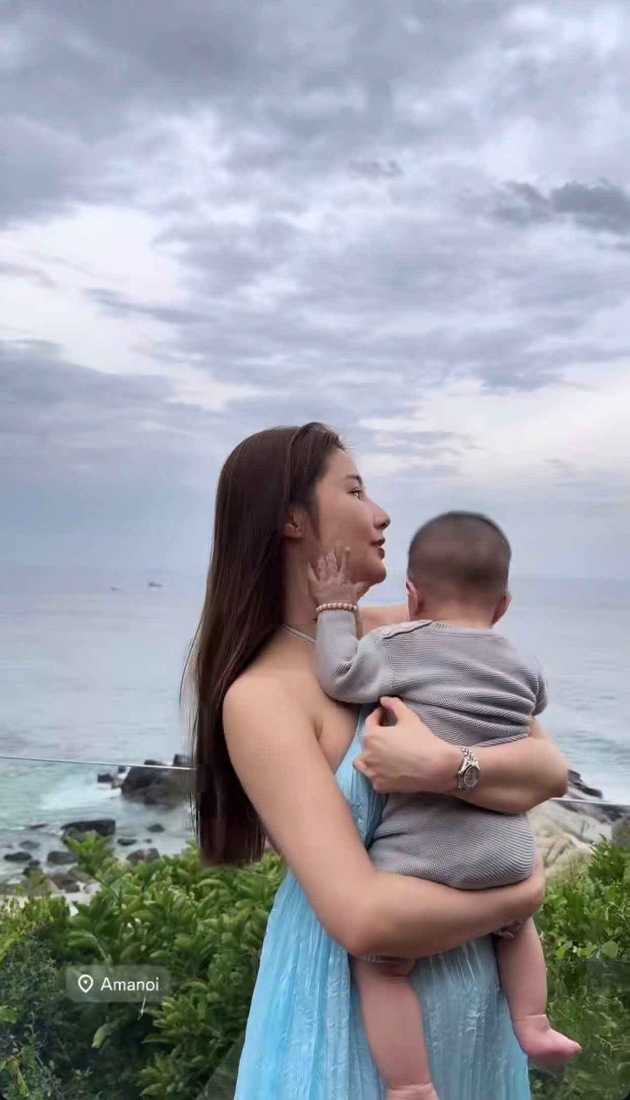 Sau 8 tháng sinh con ngoại hình đô con của Diễm My 9X gây bàn tán