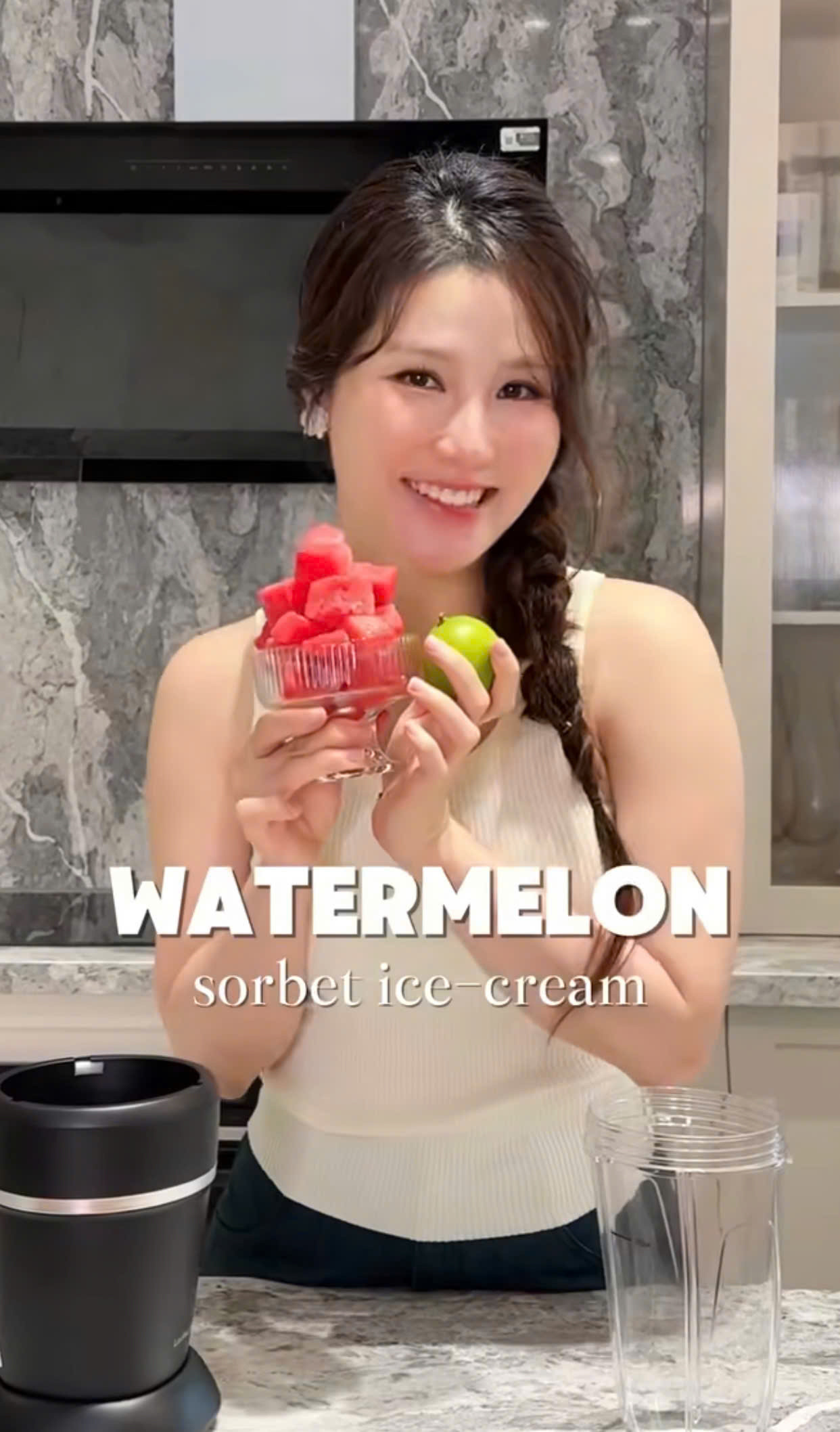 Sau 8 tháng sinh con ngoại hình đô con của Diễm My 9X gây bàn tán