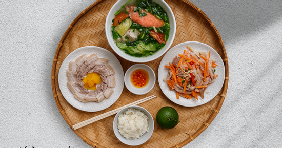 Mâm cơm của thầy giáo 9X độc thân ở Đà Lạt: Đẹp mê mẩn, ngon 'nhức nách' khiến dân mạng trầm trồ