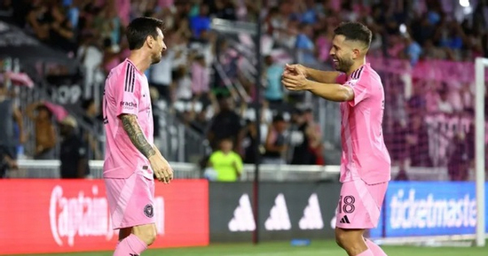 Messi tỏa sáng sau chấn thương