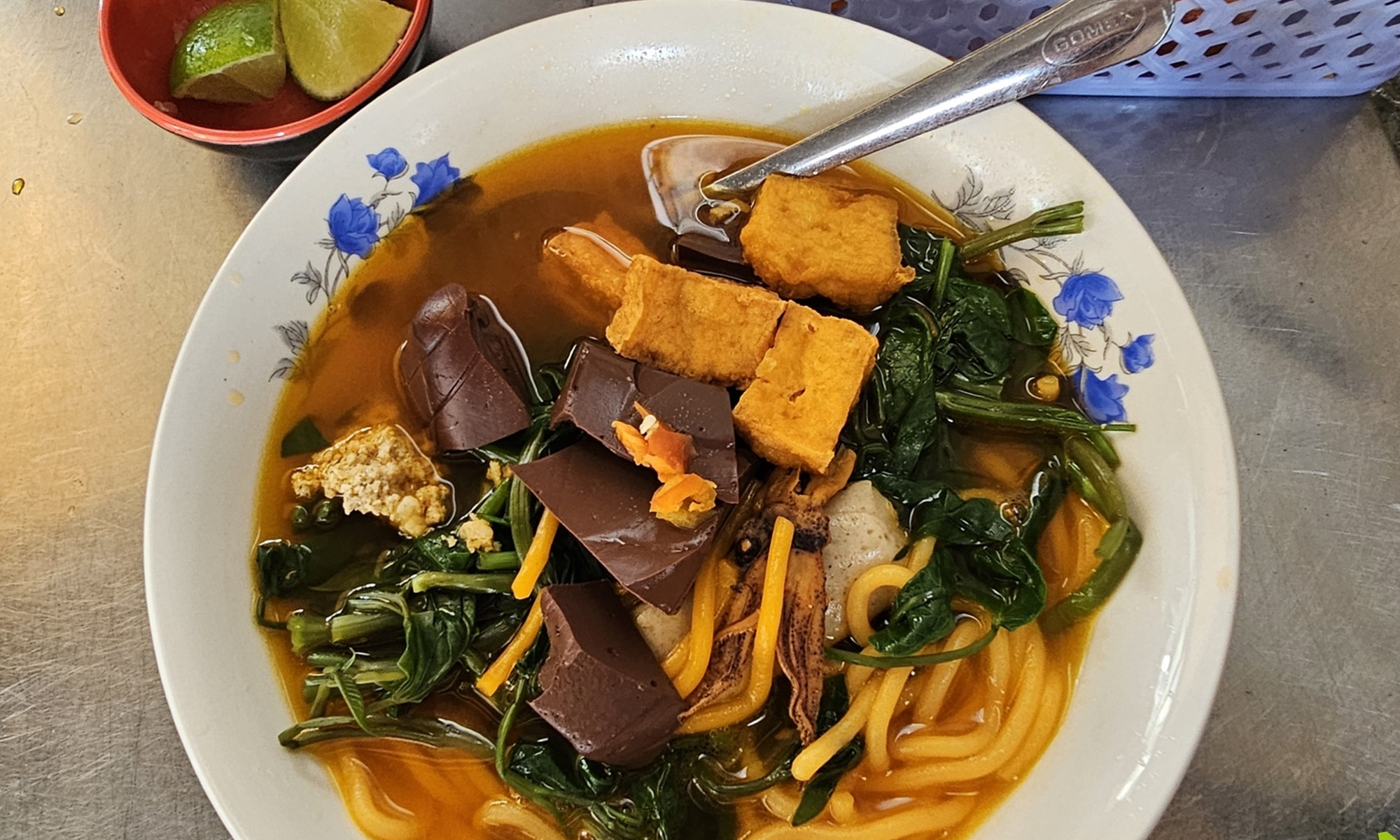 Món canh bún vỉa hè Ốc Thanh Vân phải lòng suốt 24 năm có gì đặc biệt?- Ảnh 3.