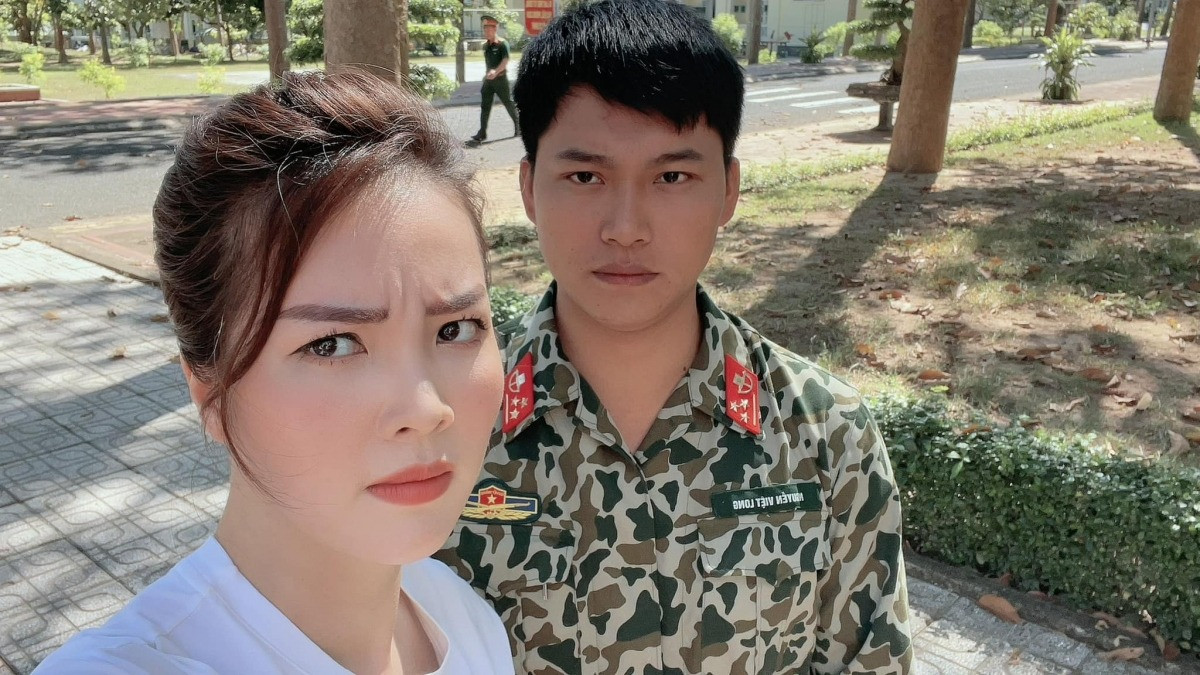 Phản ứng khó đỡ của Hậu Hoàng sau khi nhìn Mũi trưởng Long phát tướng